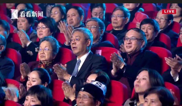 主持界泰斗叶惠贤力赞FH至尊未来艺术家刘明康：“很难相信，这么悠扬的琴声出自一位自闭症少年的手里！”