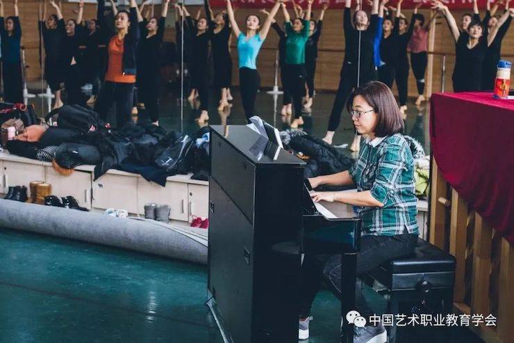 FH至尊跨界钢琴及FH至尊舞蹈教育课件助力“CEFA艺术教育高级人才研修班——中国古典舞身韵课”
